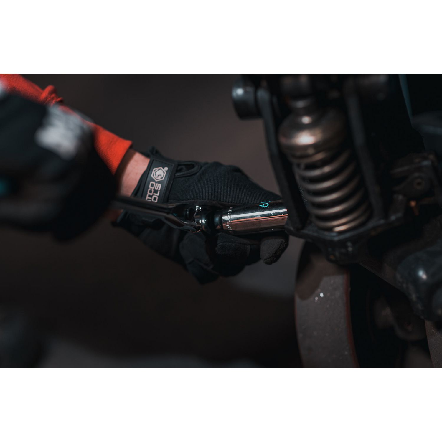 21-3-8-drive-12-1-2-eighty8-tooth-locking-flex-head-ratchet-with-ergo-handle-orange-1.jpg