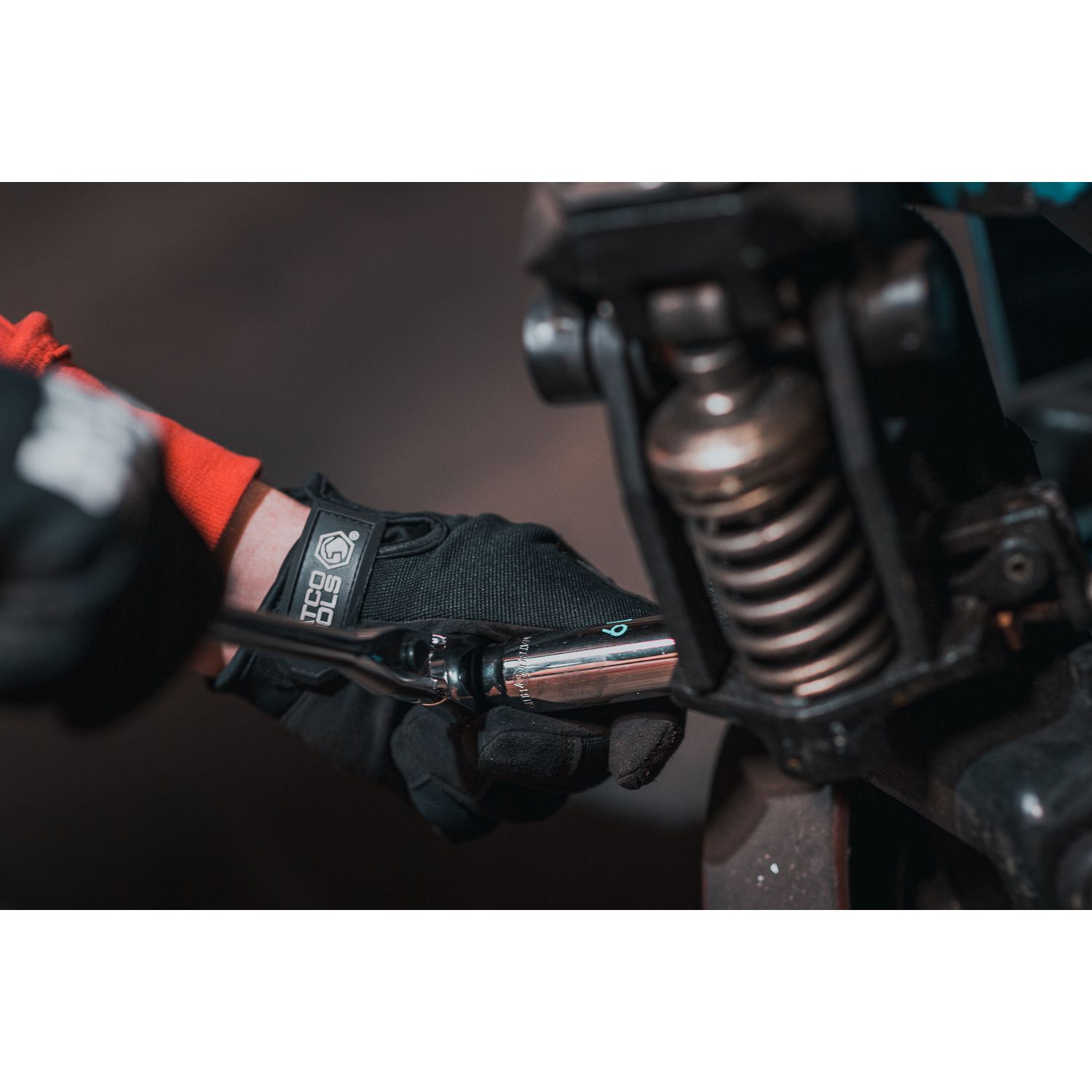 21-3-8-drive-12-1-2-eighty8-tooth-locking-flex-head-ratchet-with-ergo-handle-orange-1.jpg