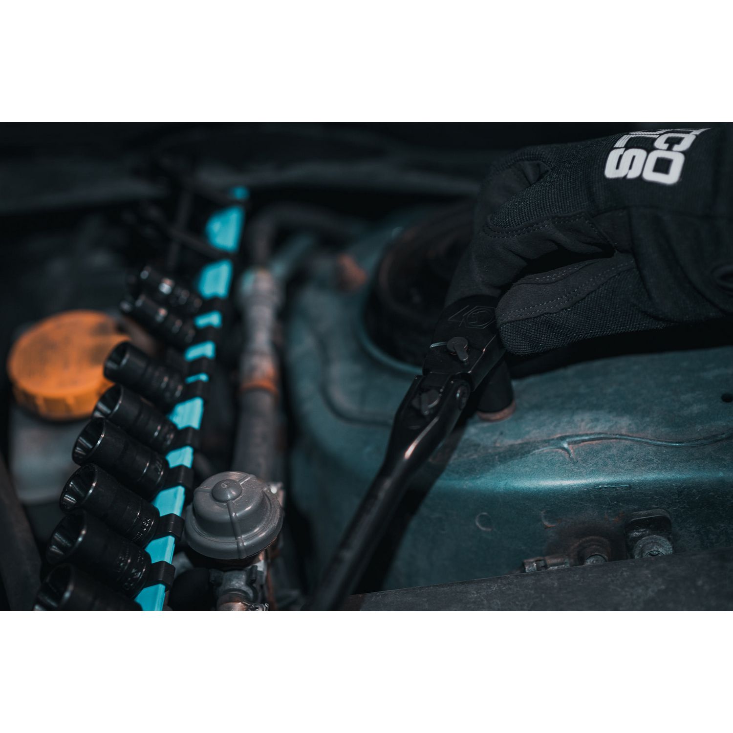 21-3-8-drive-12-1-2-eighty8-tooth-locking-flex-head-ratchet-with-ergo-handle-orange-1.jpg