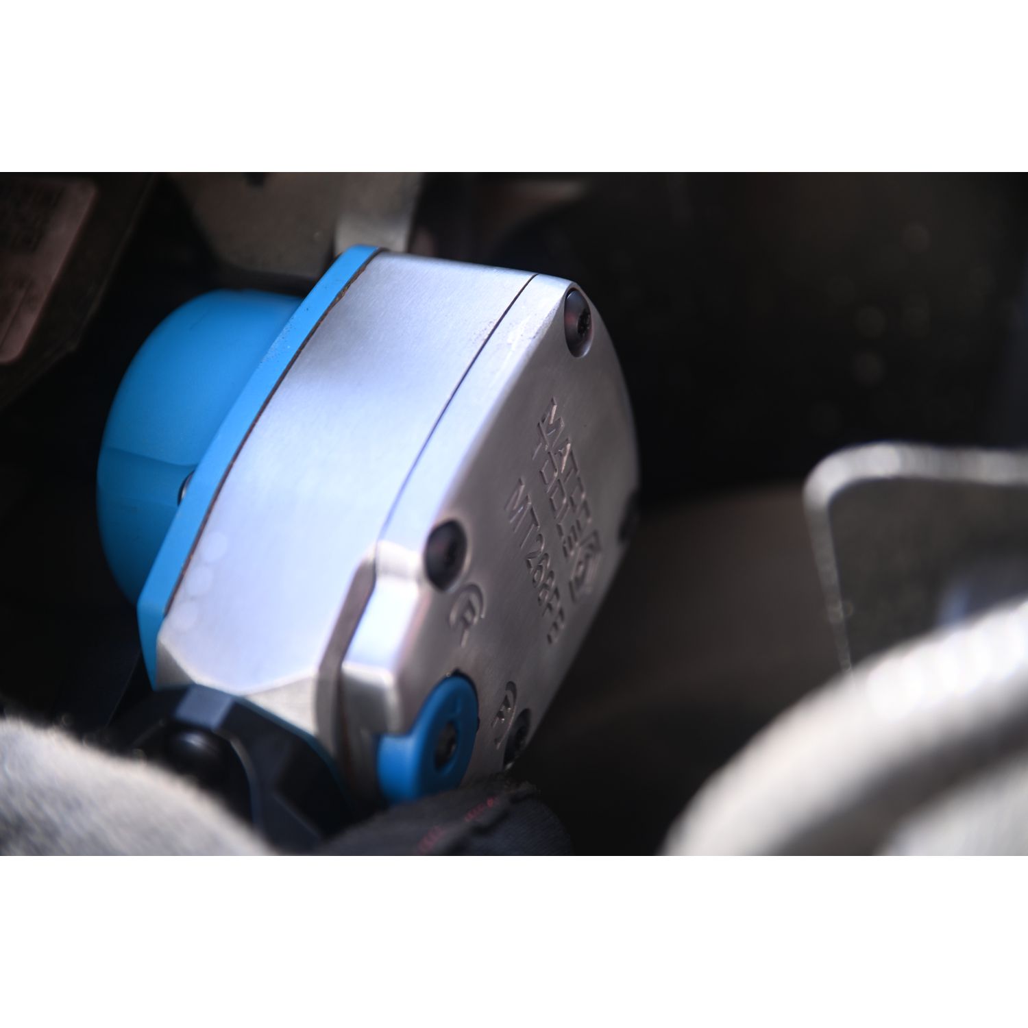 6497-3-8-drive-pneumatic-palm-impact-wrench-blue-1.jpg